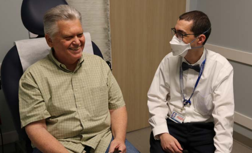 Bradley Metcalf talks with Dr. Sher during a visit.