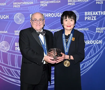 Stuart Orkin, MD, and fellow award winner Investigator SweeLay Thein, Investigator at the National Institutes of Health (NIH).